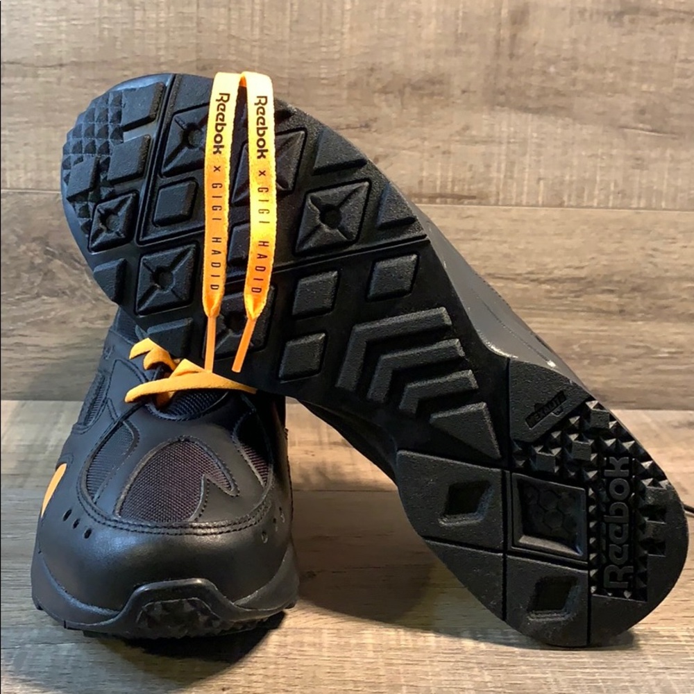 Reebok Aztrek Unisex Sneakers Black/Solar Gold - Picture 6 of 6